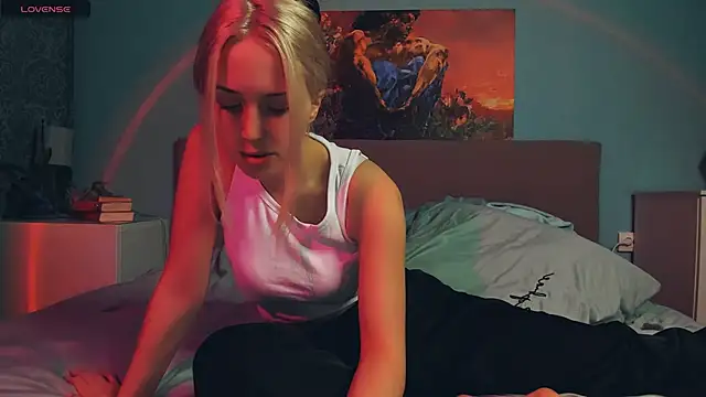 Snapshot of Linda_Roxy chatting on December 5, 2024, 7:17 pm Linda Roxy online show from December 5, 2024, 7:17 pm