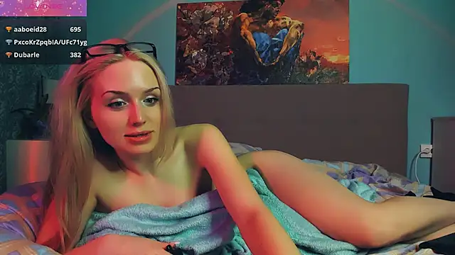 Snapshot of Linda_Roxy chatting on December 15, 2024, 6:37 pm Linda Roxy online show from December 15, 2024, 6:37 pm