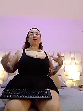 MiaYMolly online show from September 27, 2025, 2:22 pm