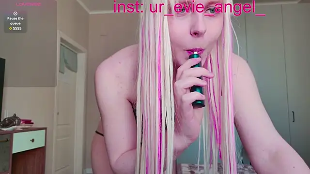 Evelyn rabbit online show from April 14, 2026, 9:37 am