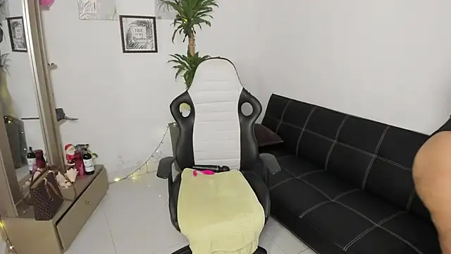 alyssannVhm online show from December 20, 2025, 2:29 am