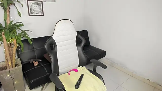 alyssannVhm online show from March 5, 2026, 4:30 am