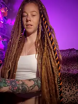 LucidLucy online show from November 5, 2025, 3:39 am