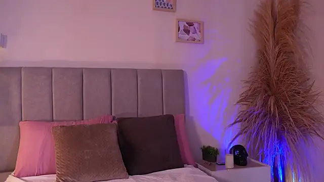 curvyliciousss online show from December 2, 2025, 8:59 pm