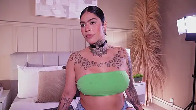 curvyliciousss online show from March 8, 2026, 5:17 pm