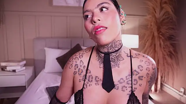 curvyliciousss online show from March 10, 2026, 5:29 pm