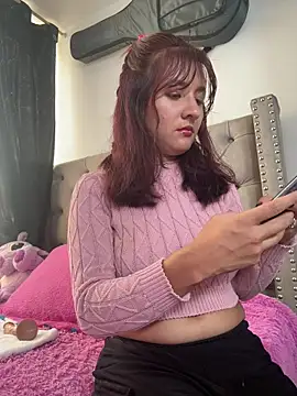 Snapshot of emily_honter chatting on May 20, 2026, 7:42 pm emily honter online show from May 20, 2026, 7:42 pm