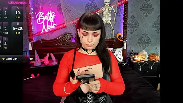 Snapshot of BettyNoir chatting on October 31, 2025, 10:38 am BettyNoir online show from October 31, 2025, 10:38 am