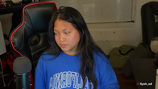 Bubbleliyah online show from November 19, 2025, 3:06 am