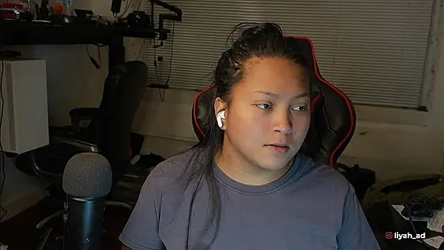 Bubbleliyah online show from February 4, 2026, 2:39 am