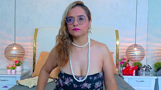 MarilynVega1 online show from July 9, 2026, 8:57 pm