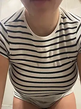 Snapshot of Liiaa chatting on March 5, 2025, 6:23 pm Liiaa online show from March 5, 2025, 6:23 pm