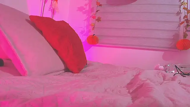 emyli sw  online show from October 23, 2025, 3:06 am