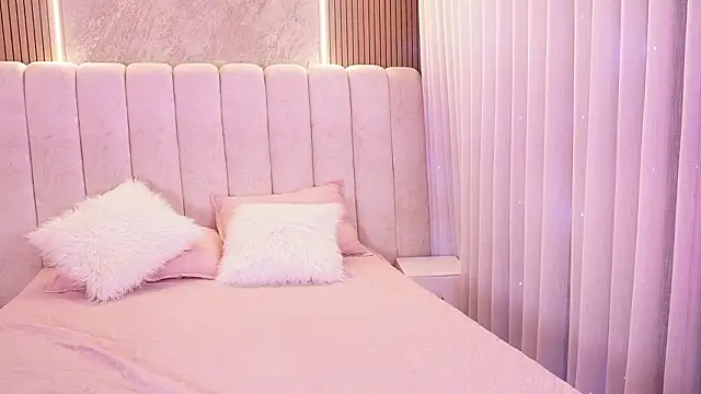 emyli sw  online show from March 31, 2026, 3:19 am