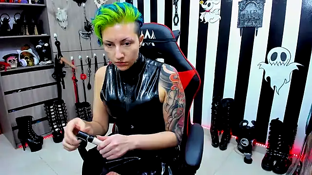 Snapshot of Mistress_Yelena chatting on December 7, 2024, 8:27 pm Mistress Yelena online show from December 7, 2024, 8:27 pm