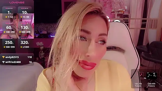 AnnieGOld  online show from November 5, 2025, 6:41 pm