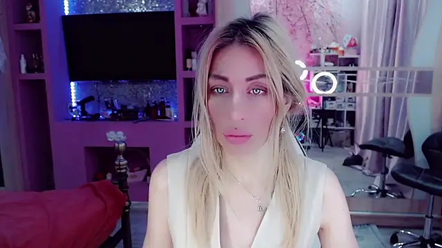 AnnieGOld  online show from December 15, 2025, 2:38 am