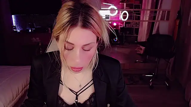 AnnieGOld  online show from January 6, 2026, 11:51 pm