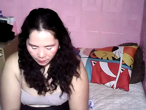 Snapshot of hotpusie_4u chatting on October 13, 2025, 5:35 pm hotpusie 4u online show from October 13, 2025, 5:35 pm