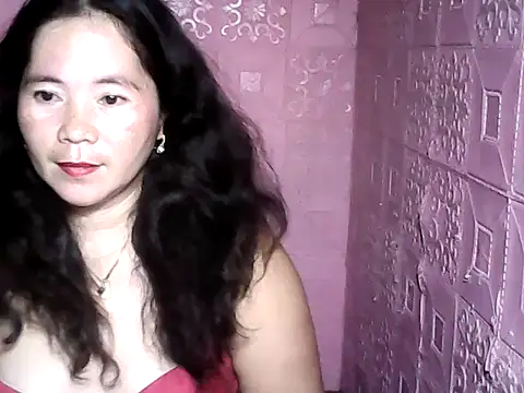 hotpusie 4u online show from November 5, 2025, 4:40 pm