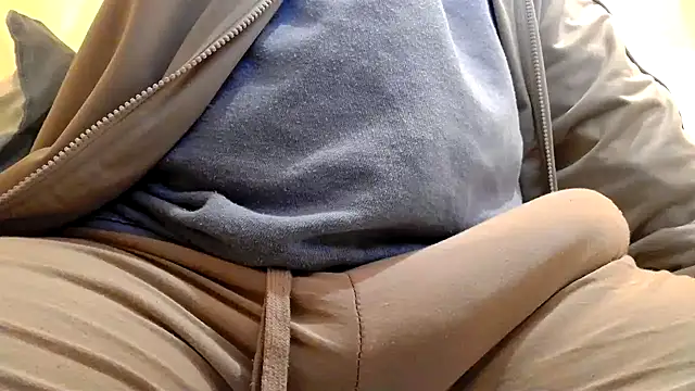 Snapshot of gae89tano chatting on November 15, 2025, 8:22 am gae89tano online show from November 15, 2025, 8:22 am