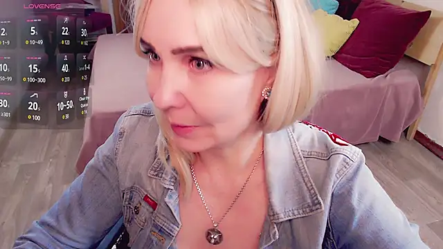 Snapshot of _unique_cam_ chatting on January 6, 2025, 1:08 pm  unique cam  online show from January 6, 2025, 1:08 pm