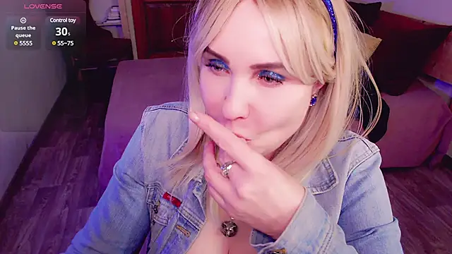 Snapshot of _unique_cam_ chatting on March 15, 2025, 7:53 am  unique cam  online show from March 15, 2025, 7:53 am