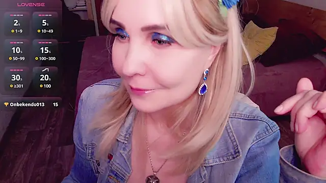 Snapshot of _unique_cam_ chatting on March 15, 2025, 2:01 pm  unique cam  online show from March 15, 2025, 2:01 pm