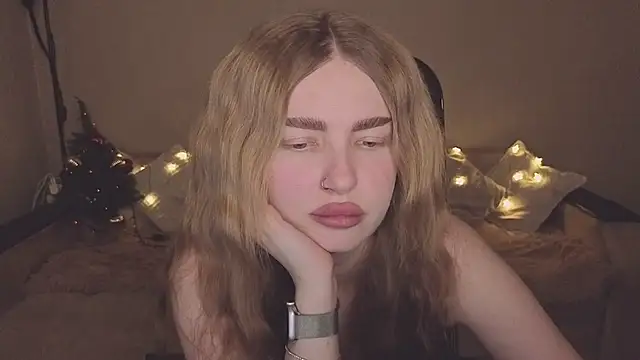 ViolettaLopez online show from December 20, 2025, 2:24 pm