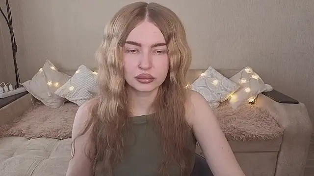 ViolettaLopez online show from March 15, 2026, 12:22 pm