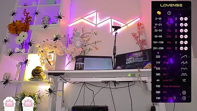 Snapshot of Elena-Marilyn chatting on October 29, 2025, 8:32 pm Elena-Marilyn online show from October 29, 2025, 8:32 pm