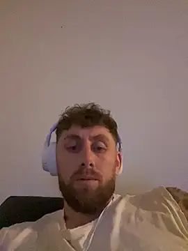 Snapshot of Cata9407 chatting on December 4, 2025, 9:45 pm Cata9407 online show from December 4, 2025, 9:45 pm