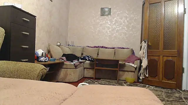 Amy August online show from December 21, 2025, 3:52 pm