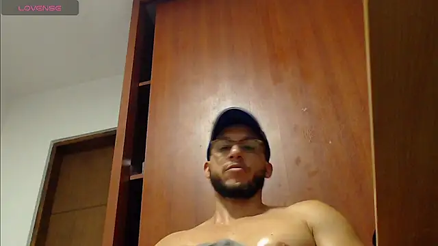 Snapshot of MarcusMilarc chatting on January 12, 2025, 3:17 am MarcusMilarc online show from January 12, 2025, 3:17 am
