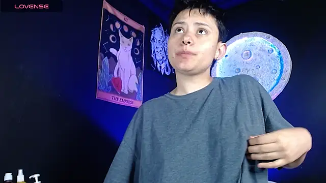 girl intense444 online show from December 2, 2025, 1:28 pm