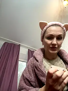 ModelEva online show from October 23, 2025, 2:27 pm