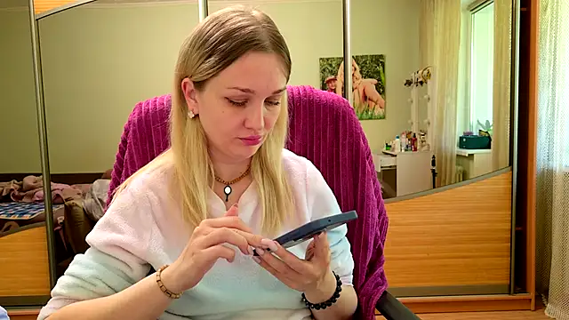 ModelEva online show from May 5, 2026, 8:44 am