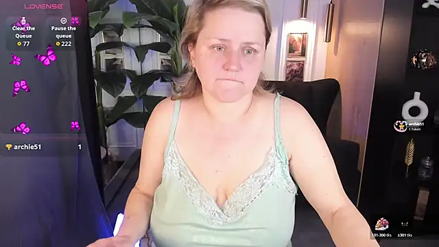 Snapshot of ScarlettSoft chatting on May 15, 2026, 5:47 am ScarlettSoft online show from May 15, 2026, 5:47 am