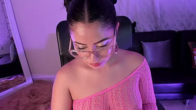 Snapshot of PaulinaBelushi chatting on December 21, 2024, 1:15 am PaulinaBelushi online show from December 21, 2024, 1:15 am