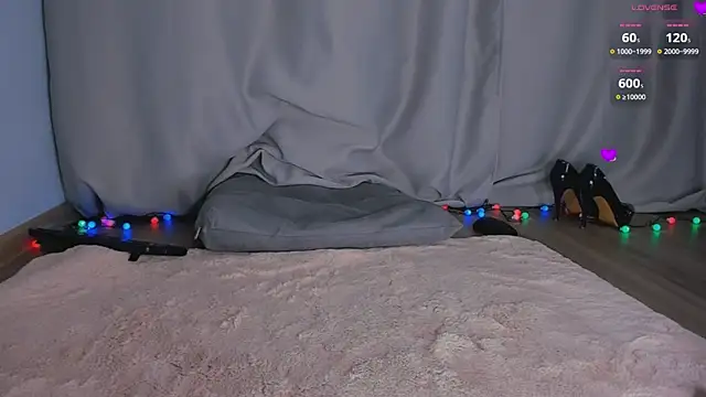 Snapshot of queen_carly chatting on December 9, 2024, 1:45 pm queen carly online show from December 9, 2024, 1:45 pm