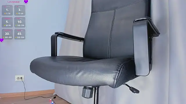 Snapshot of queen_carly chatting on December 16, 2024, 4:05 pm queen carly online show from December 16, 2024, 4:05 pm