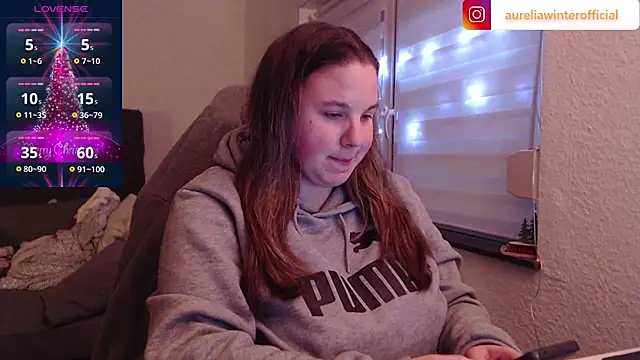 AureliaWinter online show from December 18, 2024, 4:06 pm