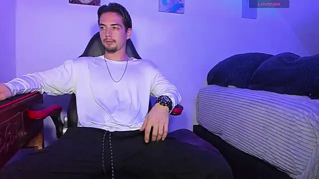 Snapshot of Alex_smith00 chatting on January 19, 2025, 1:10 am Alex smith00 online show from January 19, 2025, 1:10 am