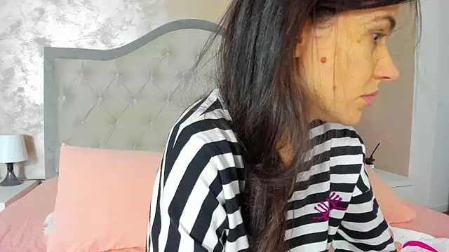 Snapshot of JennaMyers chatting on November 16, 2025, 8:25 pm JennaMyers online show from November 16, 2025, 8:25 pm