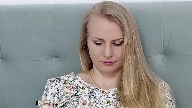 Snapshot of K__Adrienne chatting on March 6, 2025, 7:03 am K Adrienne online show from March 6, 2025, 7:03 am