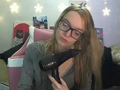 SecretSophia online show from November 18, 2025, 9:08 pm