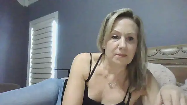 Snapshot of Lisaisluscious chatting on February 19, 2025, 2:34 pm Lisaisluscious online show from February 19, 2025, 2:34 pm