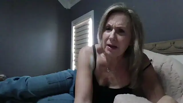 Snapshot of Lisaisluscious chatting on October 17, 2025, 2:08 pm Lisaisluscious online show from October 17, 2025, 2:08 pm