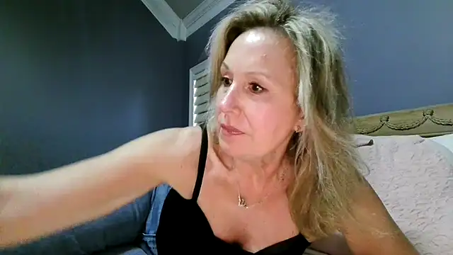Lisaisluscious online show from April 29, 2026, 8:15 pm