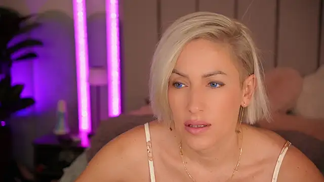 Snapshot of VickySecret96 chatting on November 20, 2025, 5:45 pm VickySecret96 online show from November 20, 2025, 5:45 pm